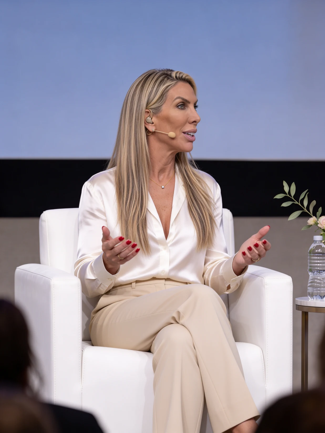 Vivian Coraucci em conversa em palco
